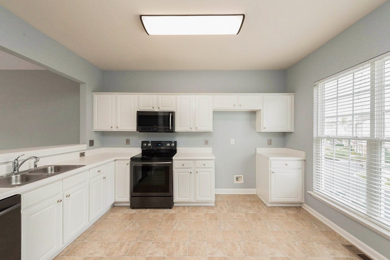 Photo 10 of 19 - 904 Sutter Gate Ln, Morrisville, NC 27560