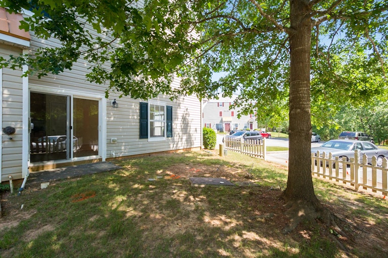 Photo 5 of 16 - 2220 Raven Rd #100, Raleigh, NC 27614