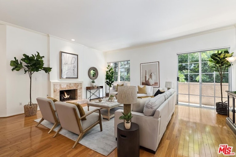 Photo 3 of 25 - 10960 Wellworth Ave #102, Los Angeles, CA 90024