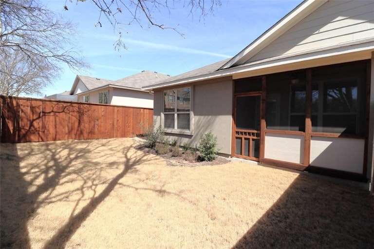 Photo 19 of 24 - 636 Parkline Dr #18B, Georgetown, TX 78626