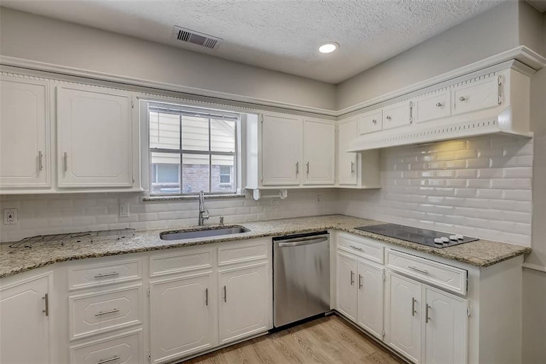 Photo 21 of 46 - 14002 Cedar Point Dr, Houston, TX 77070