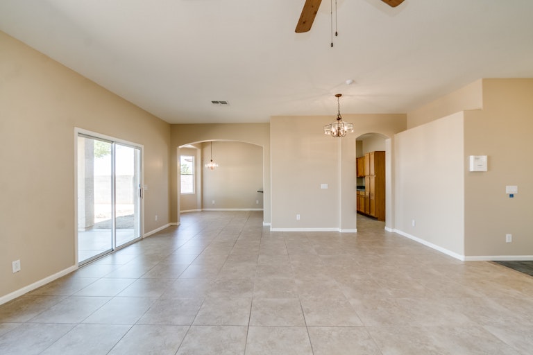 Photo 2 of 26 - 7710 W Southgate Ave, Phoenix, AZ 85043