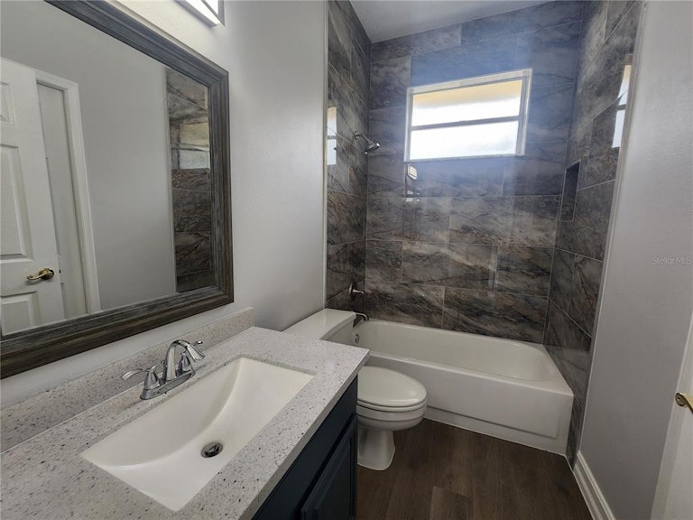 Photo 17 of 41 - 10095 Brandon Cir, Orlando, FL 32836