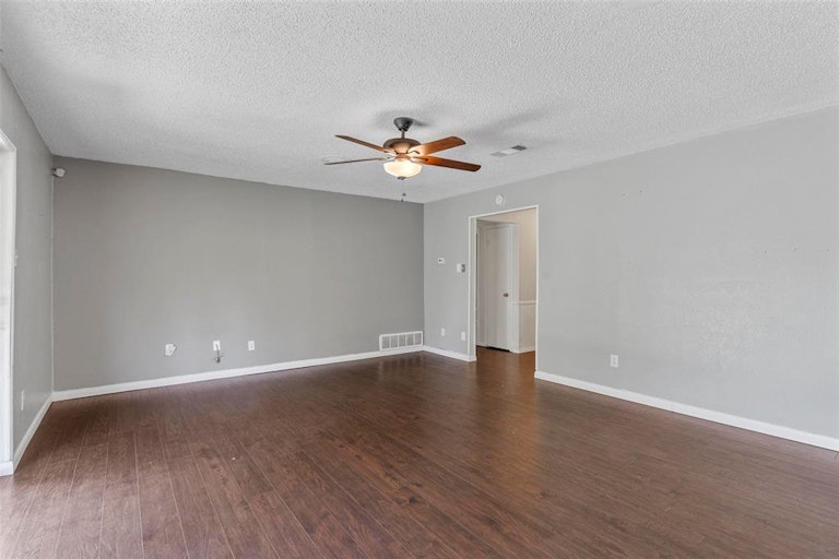 Photo 3 of 21 - 208 NW Suzanne Ter, Burleson, TX 76028