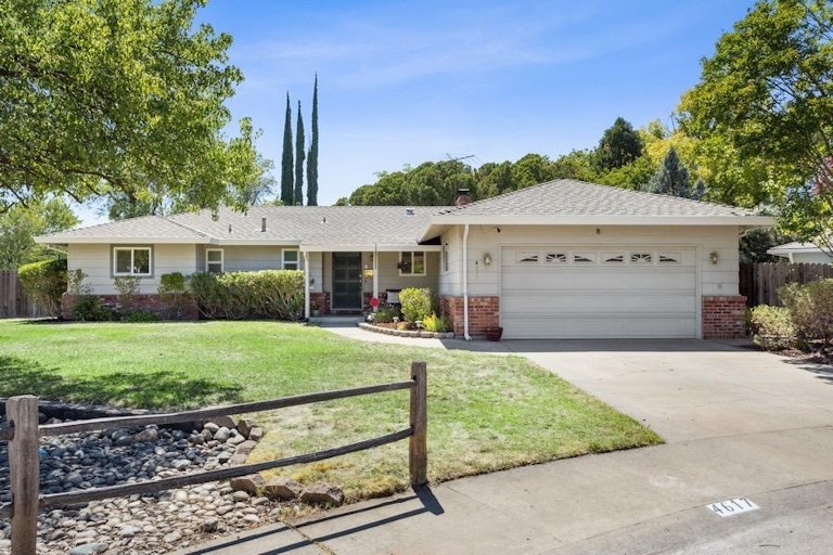Photo 2 of 30 - 4617 Foutz Ct, Sacramento, CA 95821