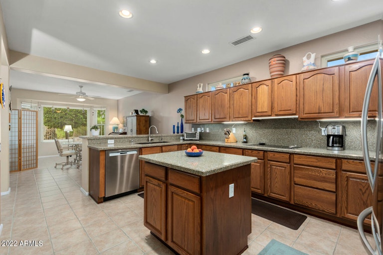 Photo 11 of 34 - 18028 W Tierra Del Sol Dr, Surprise, AZ 85387