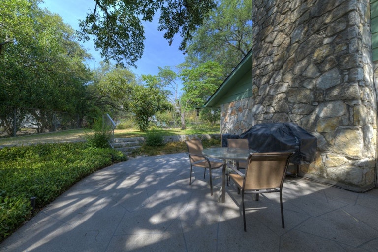 Photo 19 of 24 - 6 Mission Dr, New Braunfels, TX 78130