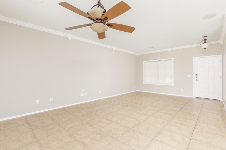 Photo 9 of 26 - 17833 W Maui Ln, Surprise, AZ 85388