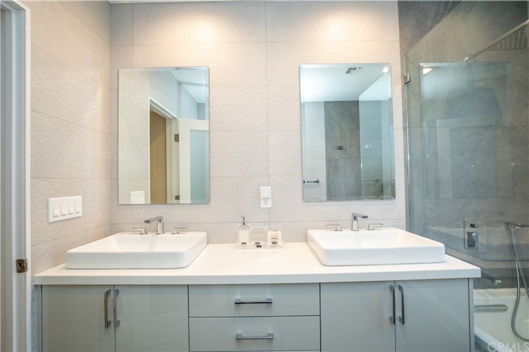 Photo 24 of 54 - 10452 Petit Ave, Granada Hills, CA 91344