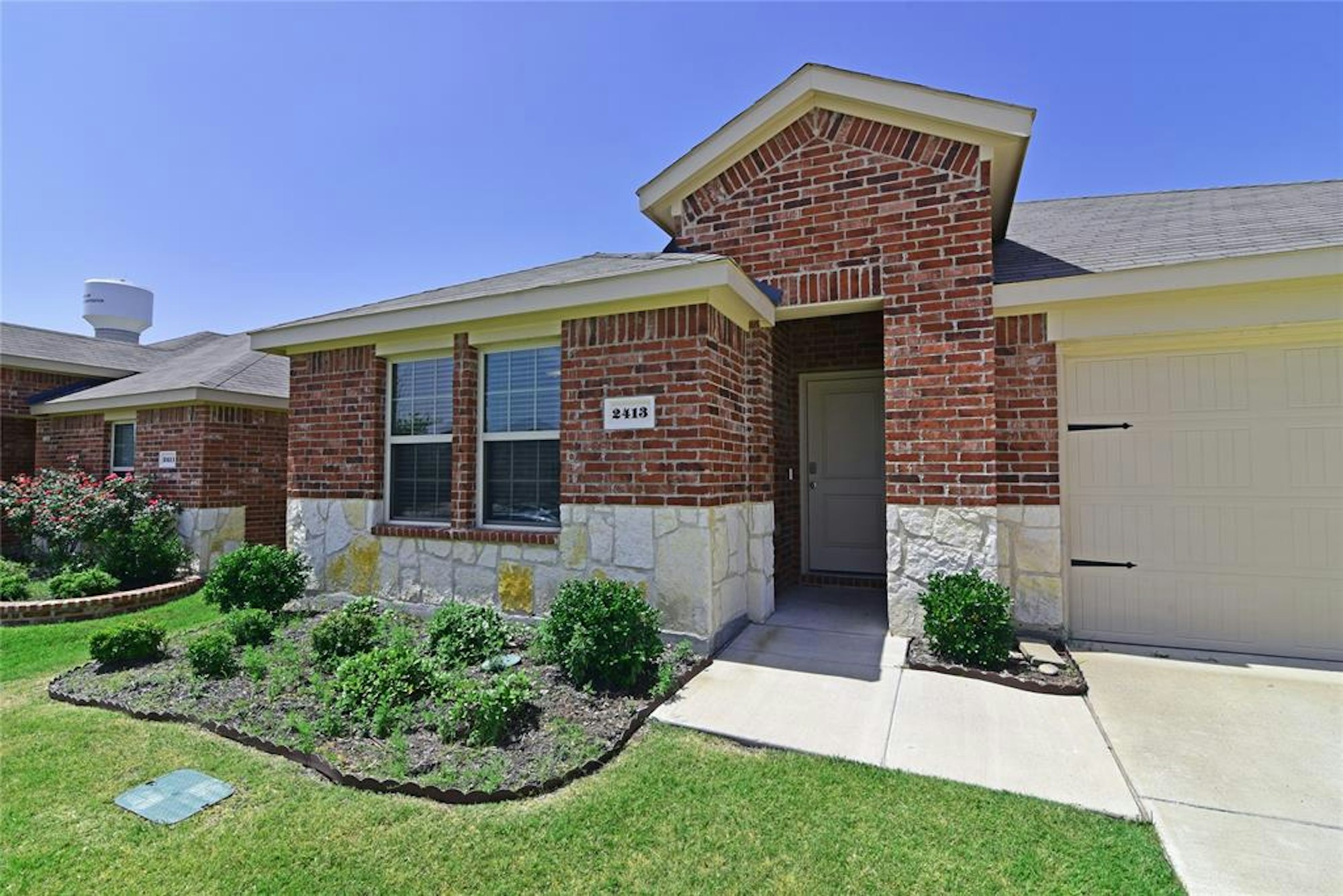 Photo 1 of 28 - 2413 Karnack Dr, Forney, TX 75126