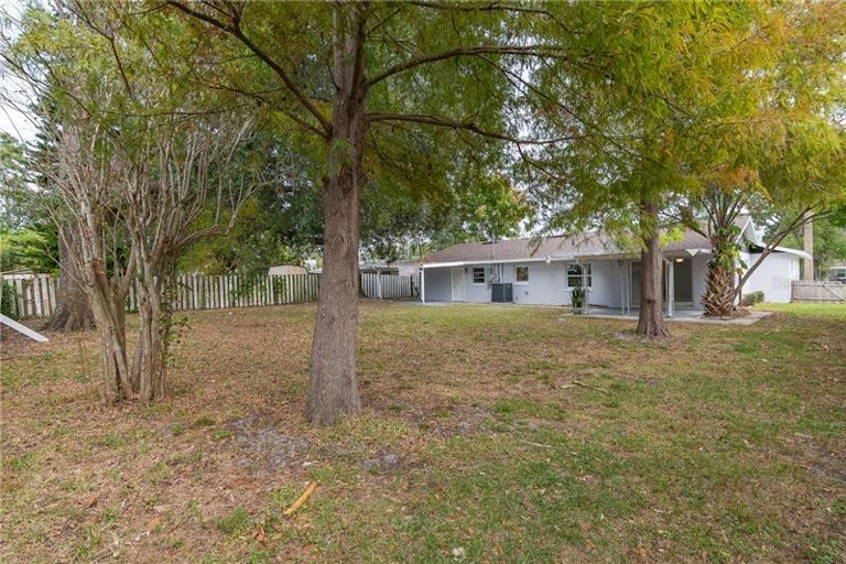 Photo 14 of 15 - 5320 Eggleston Ave, Orlando, FL 32810