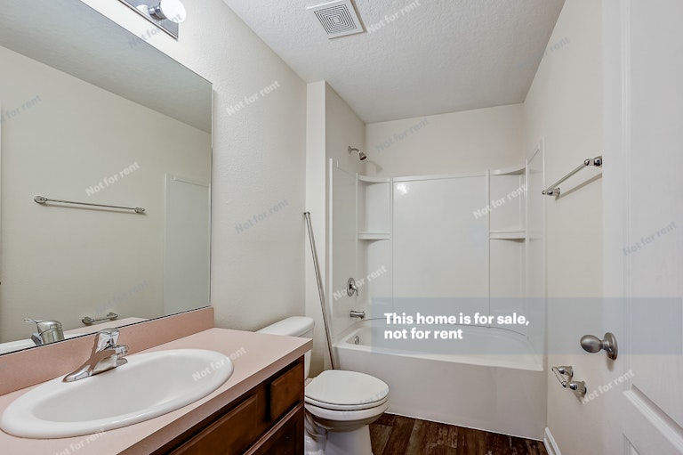 Photo 18 of 29 - 2597 King Louis Dr, Jacksonville, FL 32254