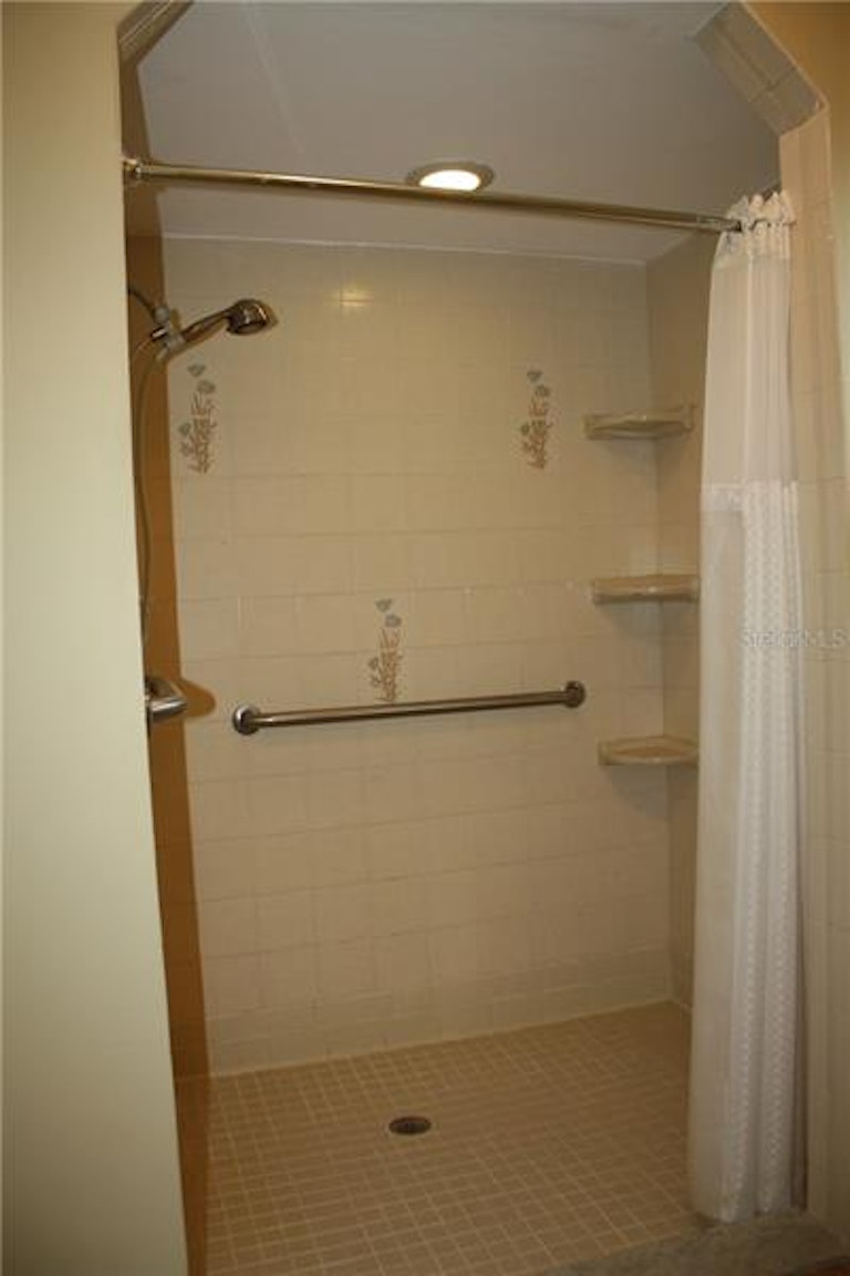 Photo 13 of 25 - 2360 Alamander Ave, Englewood, FL 34223