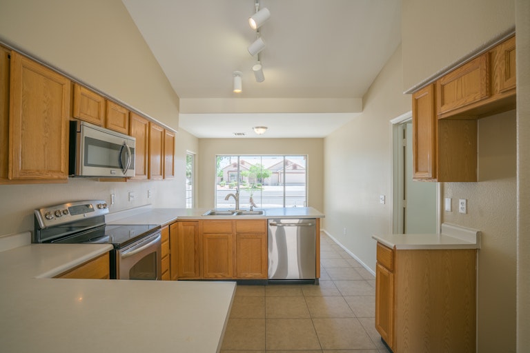 Photo 6 of 24 - 7640 W Cholla St, Peoria, AZ 85345