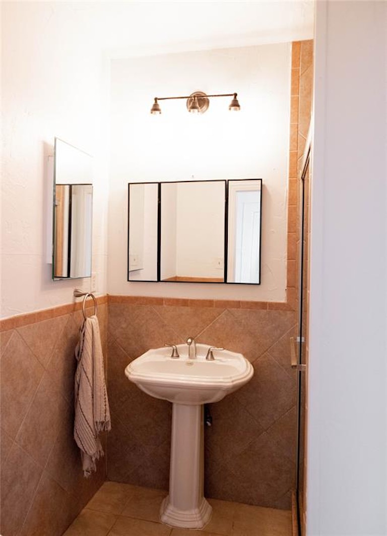 Photo 21 of 34 - 6119 Goliad Ave, Dallas, TX 75214