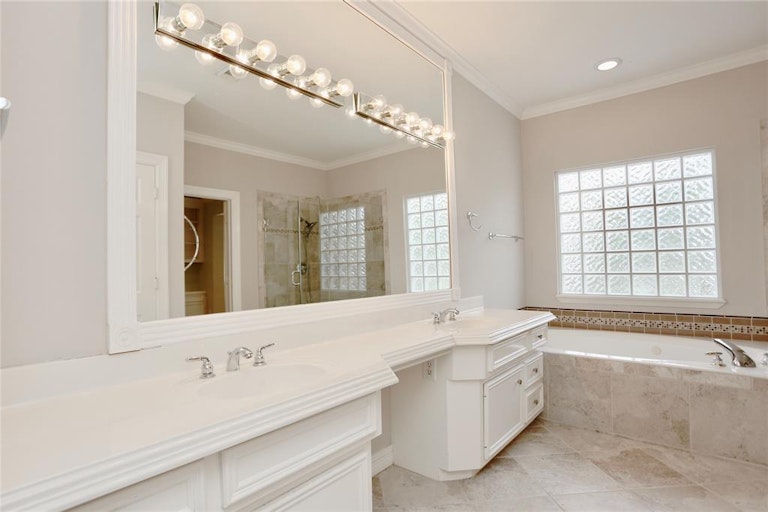 Photo 16 of 26 - 1318 Castle Ct, Houston, TX 77006