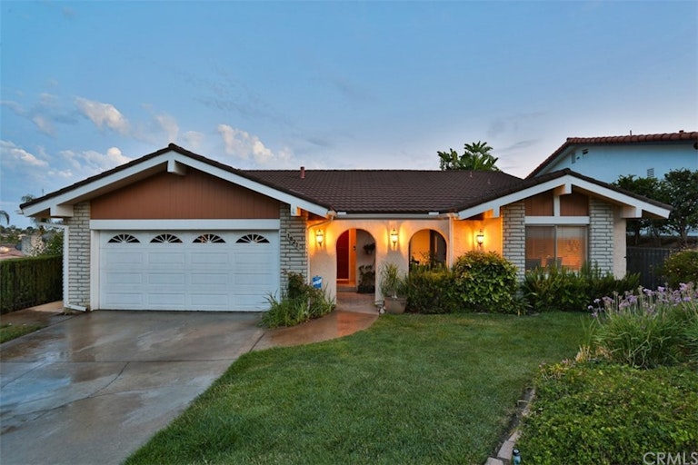 Photo 29 of 39 - 1821 N Bel Aire Dr, Burbank, CA 91504