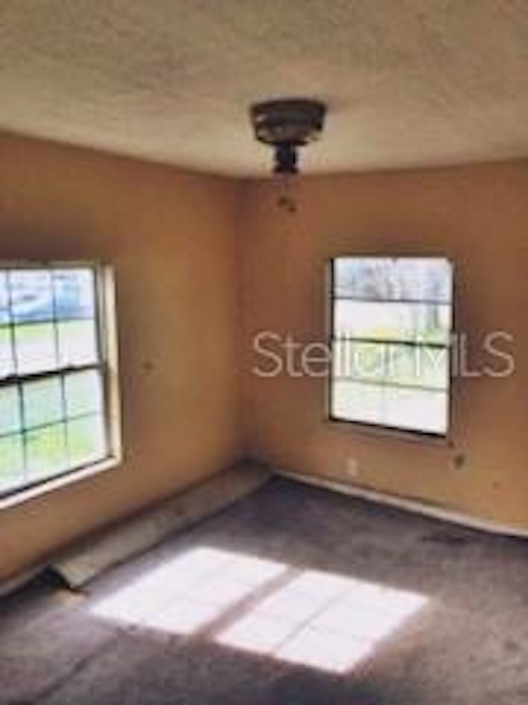 Photo 14 of 17 - 704 Lime Ave, Dundee, FL 33838