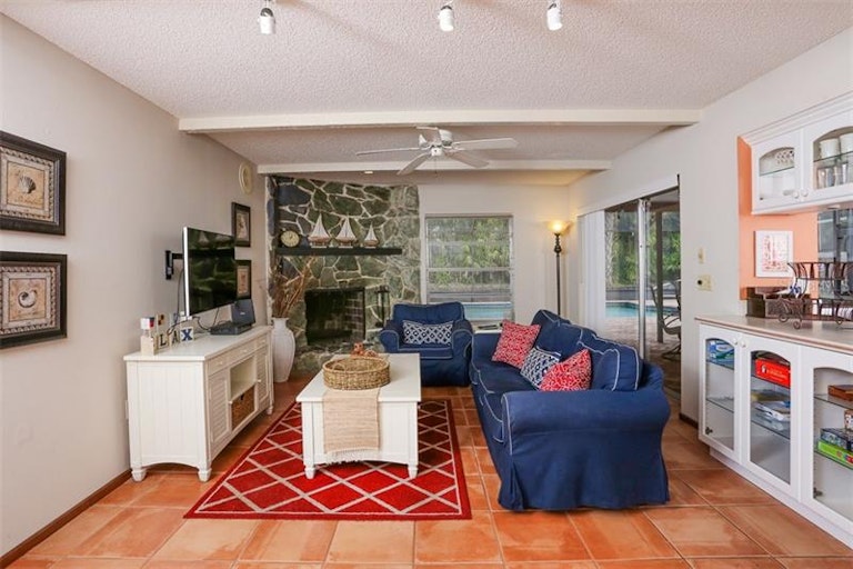 Photo 4 of 25 - 1550 Eastbrook Dr, Sarasota, FL 34231