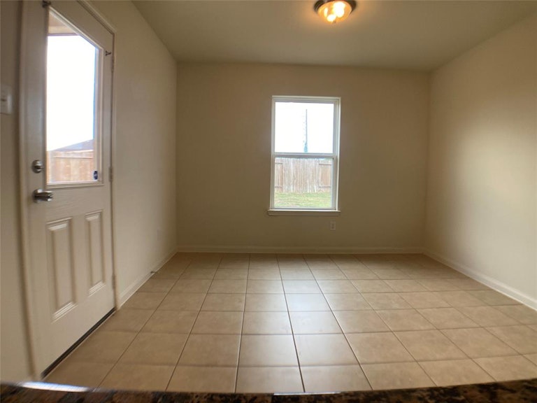 Photo 5 of 12 - 5155 Cottage Creek Ln, Richmond, TX 77469