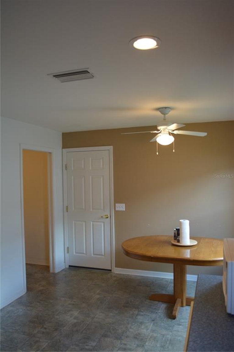 Photo 23 of 28 - 352 Lake Suzanne Dr, Lake Wales, FL 33859
