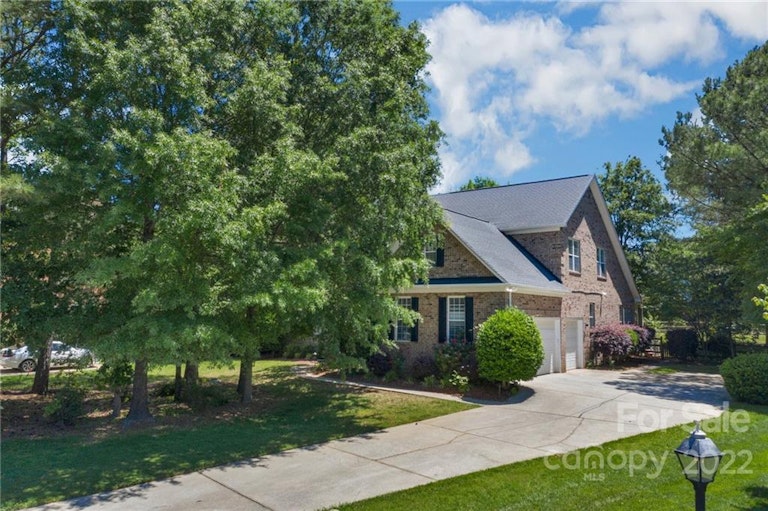 Photo 5 of 48 - 5418 Shoal Brook Ct, Charlotte, NC 28277