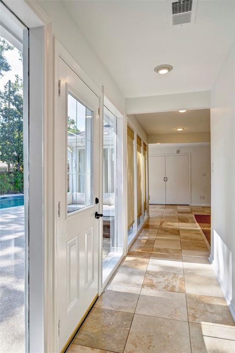 Photo 17 of 34 - 13519 Westport Ln, Houston, TX 77079