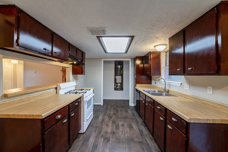 Photo 10 of 33 - 3303 Crossman St, Porter, TX 77365