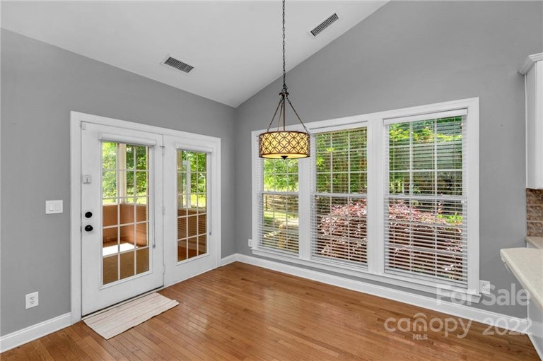 Photo 21 of 48 - 5418 Shoal Brook Ct, Charlotte, NC 28277