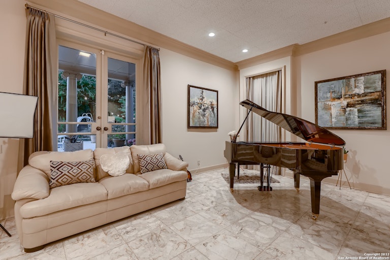 Photo 9 of 38 - 7614 Woodhaven St, San Antonio, TX 78209