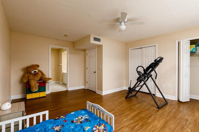 Photo 22 of 36 - 1802 Lago Vista Blvd, Palm Harbor, FL 34685