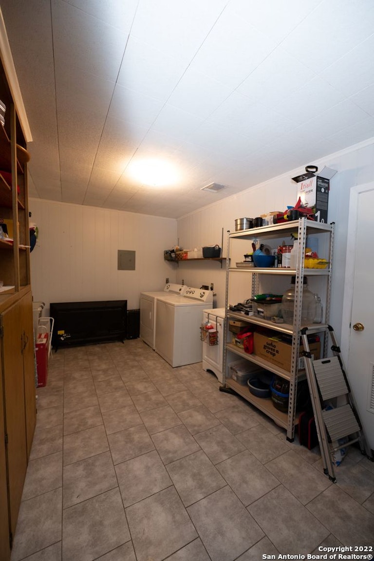 Photo 15 of 33 - 35 Storeywood Dr, San Antonio, TX 78213