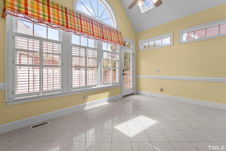 Photo 14 of 30 - 631 E Lakota Dr, Fuquay Varina, NC 27526