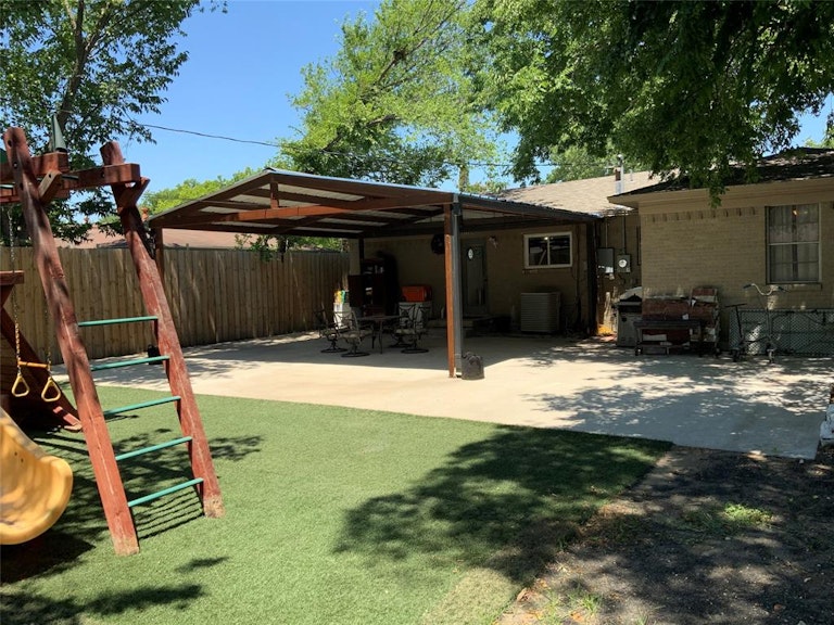 Photo 7 of 24 - 1734 Belmont St, Mesquite, TX 75149
