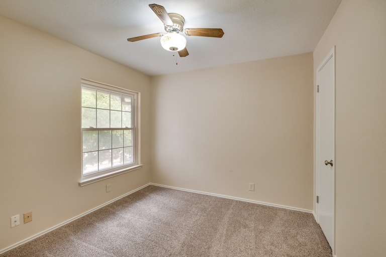 Photo 16 of 27 - 8027 Dove Trail Dr, San Antonio, TX 78244