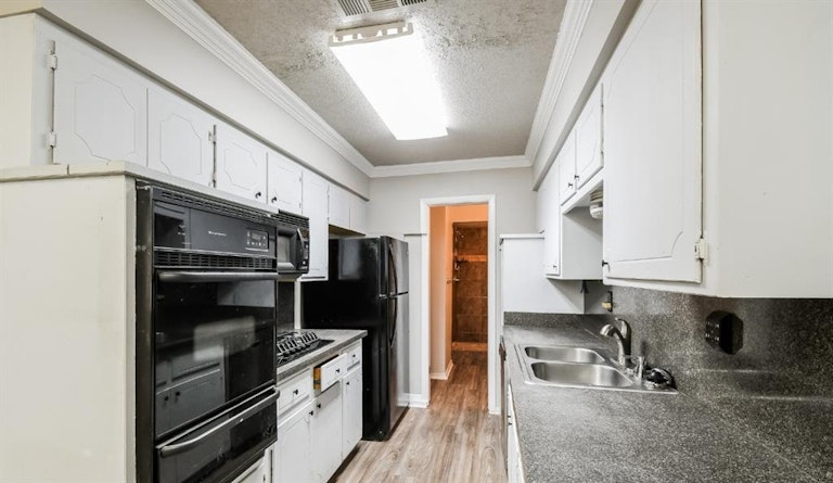 Photo 7 of 30 - 922 SE 5th St, Grand Prairie, TX 75051