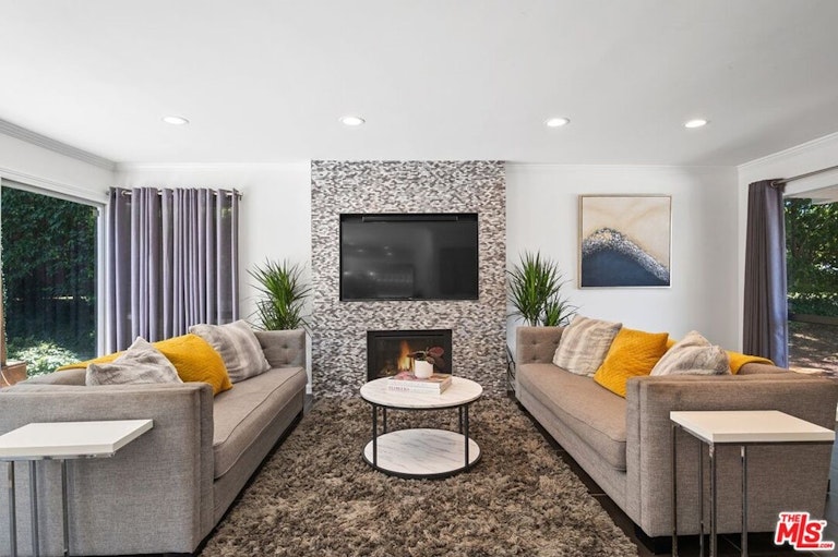 Photo 6 of 37 - 22334 Liberty Bell Rd, Calabasas, CA 91302