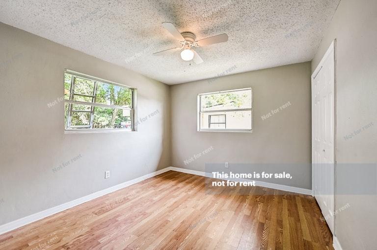 Photo 25 of 27 - 3503 Rogero Rd, Jacksonville, FL 32277