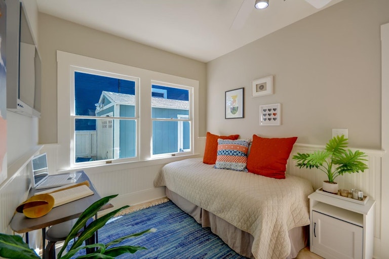 Photo 19 of 47 - 2401 U St, Sacramento, CA 95818