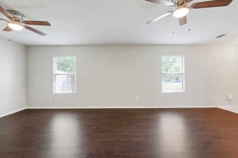Photo 8 of 26 - 16728 Woodside Dr, Justin, TX 76247