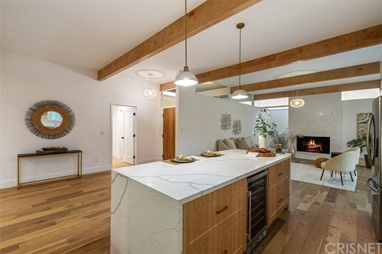 Photo 9 of 33 - 4501 Don Valdes Dr, Los Angeles, CA 90008