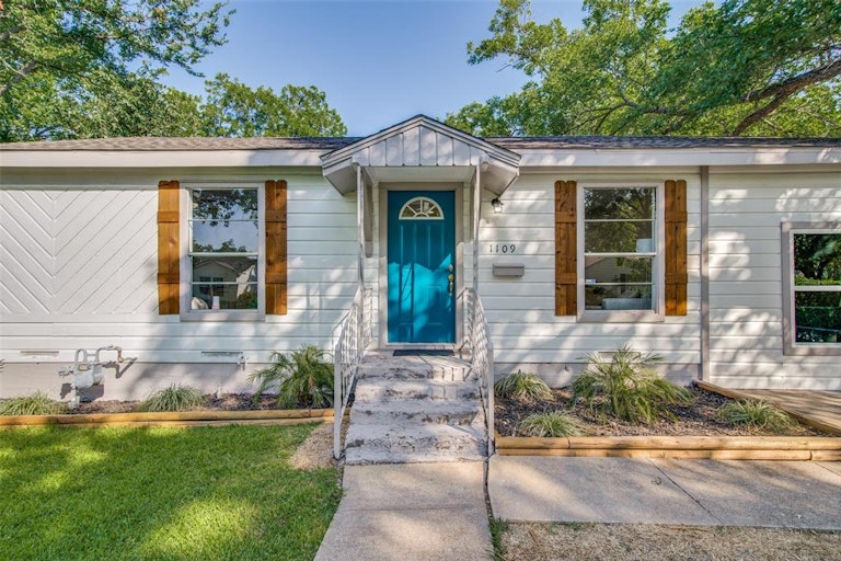 Photo 3 of 25 - 1109 Belmont Dr, Garland, TX 75040