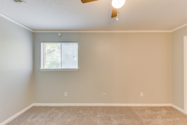 Photo 16 of 27 - 1602 Geraldine Ln, Arlington, TX 76010