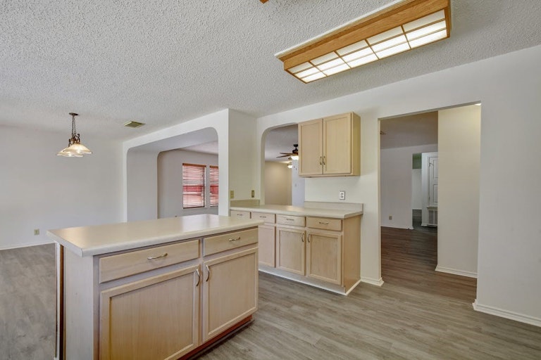 Photo 12 of 27 - 818 Willow Xing, New Braunfels, TX 78130