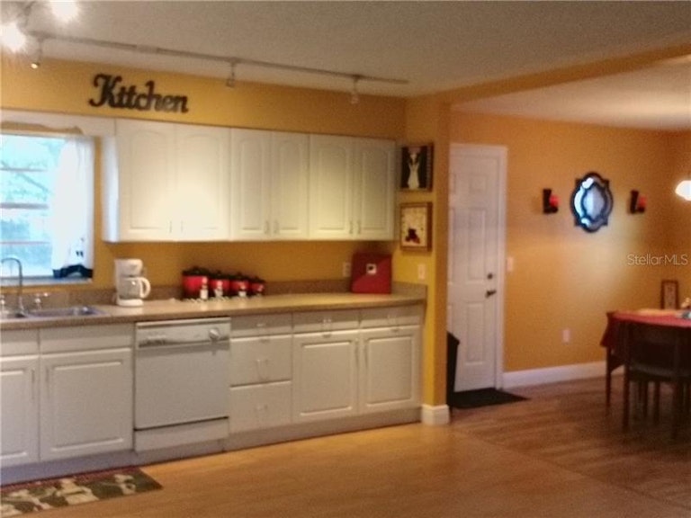 Photo 3 of 12 - 5121 Idlewood Ln, Lakeland, FL 33811