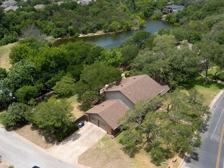 Photo 8 of 40 - 8800 Spring Lake Dr, Austin, TX 78750