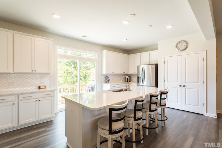Photo 6 of 33 - 2937 Great Lawn Rd, Apex, NC 27502