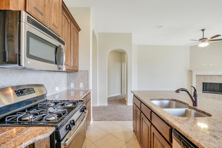 Photo 6 of 26 - 729 Seabourne Dr, Fort Worth, TX 76179