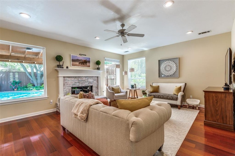 Photo 9 of 27 - 8609 Clear Sky Dr, Plano, TX 75025
