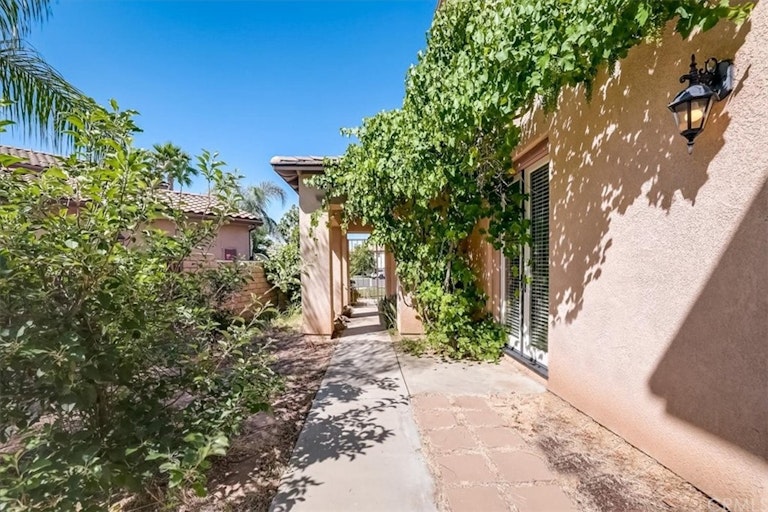 Photo 5 of 61 - 31916 Corte San Pablo, Winchester, CA 92596
